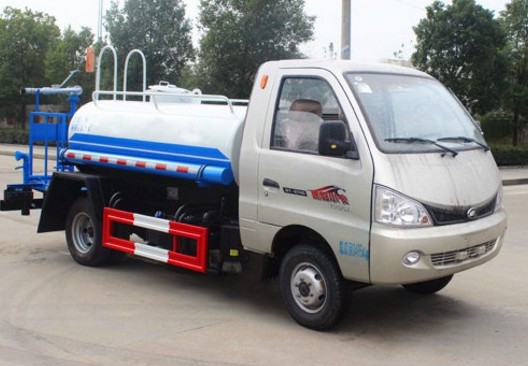 北汽黑豹2噸藍(lán)牌綠化灑水車