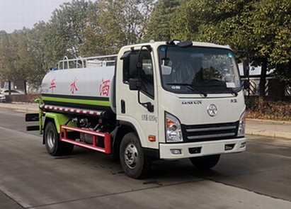 5噸灑水車多重_國六5方大運(yùn)黃牌綠化灑水車廠家價格