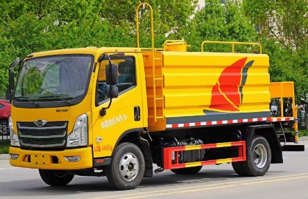 福田領(lǐng)航M5藍(lán)牌7方灑水車(chē)_程力威牌CLW5045TYH6SL型路面養(yǎng)護(hù)車(chē) 福田領(lǐng)航M5藍(lán)牌7方灑水車(chē)_程力威牌CLW5045TYH6SL型路面養(yǎng)護(hù)車(chē)